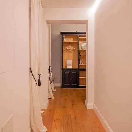 Lungarno Cellini Apartment - Florentine Charm