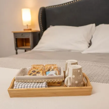 Lungarno Cellini Apartment - Florentine Charm *